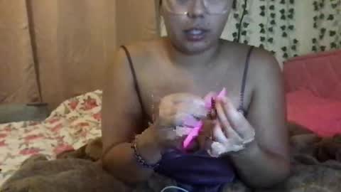 honeyyy89 online show from December 23, 3:23 am