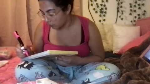 honeyyy89 online show from December 14, 12:39 am