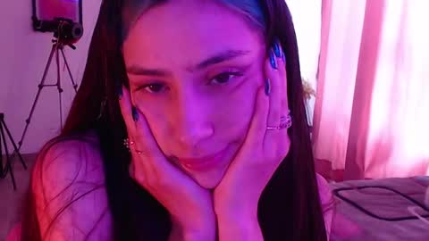 Snapshot of honeyypeaach chatting on February 19, 9:36 pm    online show from February 19, 9:36 pm