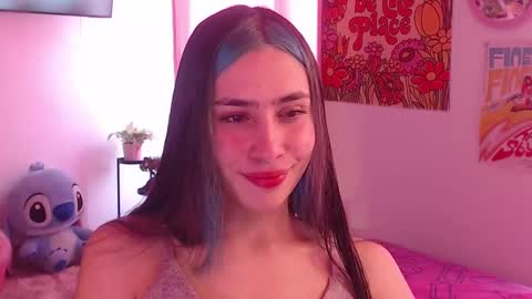 Snapshot of honeyypeaach chatting on December 11, 7:25 pm    online show from December 11, 7:25 pm