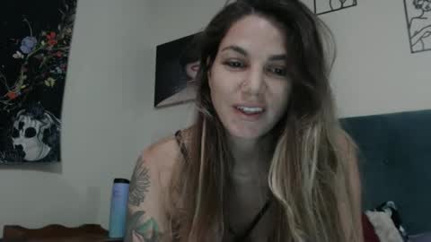 Snapshot of hoodhippy chatting on October 26, 5:08 am HoodHippy online show from October 26, 5:08 am