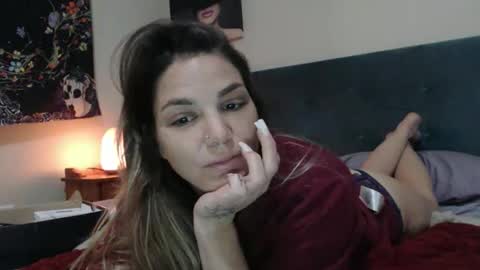 Snapshot of hoodhippy chatting on October 28, 3:18 am HoodHippy online show from October 28, 3:18 am