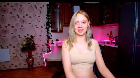 hope happyyy online show from October 18, 1:32 am