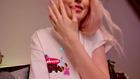 Snapshot of hornybunnys chatting on February 3, 11:05 pm Alex and Rosie online show from February 3, 11:05 pm