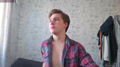 Snapshot of hot_boy_oscar chatting on September 27, 11:08 am Oscar online show from September 27, 11:08 am