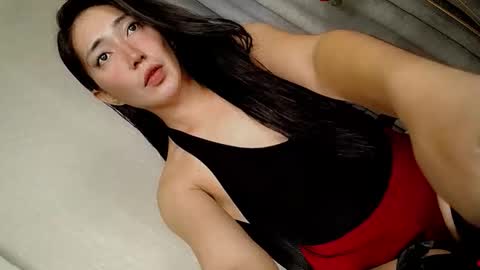 its me CLAUDIA online show from April 18, 1:35 pm