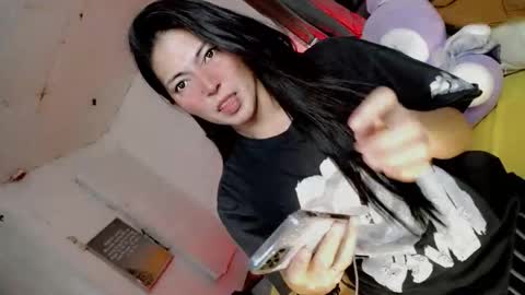 its me CLAUDIA online show from March 6, 1:04 am