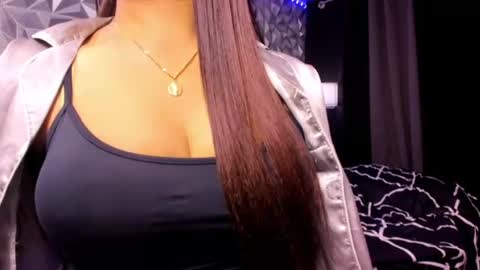 kelly lee online show from July 1, 6:05 pm