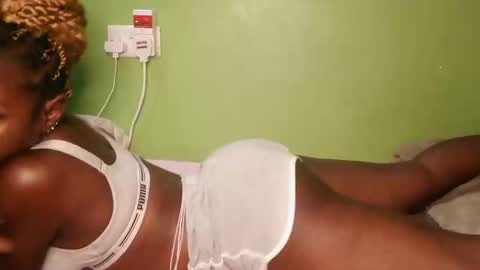 hot_latifah online show from November 6, 7:06 pm