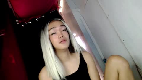 hot_moma69 online show from April 20, 12:57 am