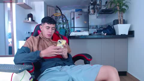 Snapshot of hot_twinks83 chatting on October 22, 12:07 pm hot_twinks83 online show from October 22, 12:07 pm
