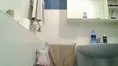 hotandwild2003 online show from April 7, 1:29 am