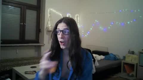 Betty Bellucci online show from December 2, 5:00 pm