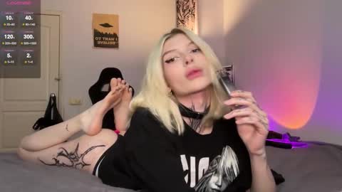 hotchubently online show from November 9, 7:45 am