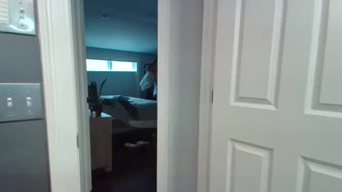 hotdog1124 online show from January 31, 3:00 pm