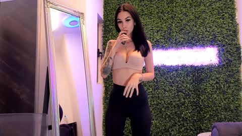 Snapshot of hotfallingdevil chatting on December 6, 5:25 am hotfallingdevil online show from December 6, 5:25 am