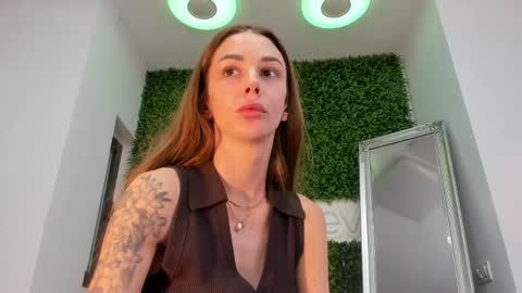 hotfallingdevil online show from May 25, 4:18 am