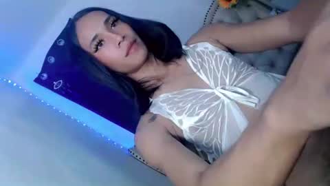Snapshot of hotgirl_krisxx chatting on October 22, 1:35 pm hotgirl_krisxx online show from October 22, 1:35 pm