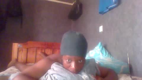 hotguyy001 online show from February 18, 1:55 pm