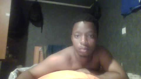 hotguyy001 online show from February 19, 2:33 am