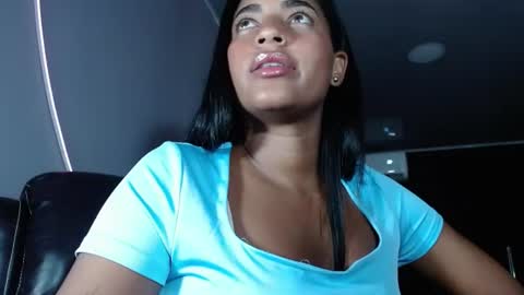 hotladysxx89 online show from June 28, 6:15 pm