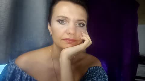 hotmamaqueen234 online show from August 5, 10:23 am