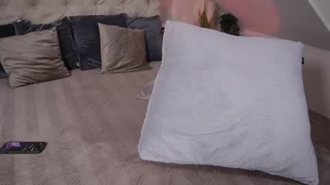 hotmilfbitch online show from March 14, 2:59 am