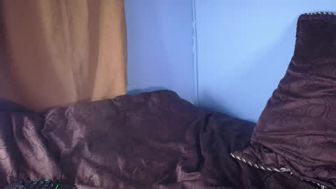 independent Model online show from September 30, 2:33 am