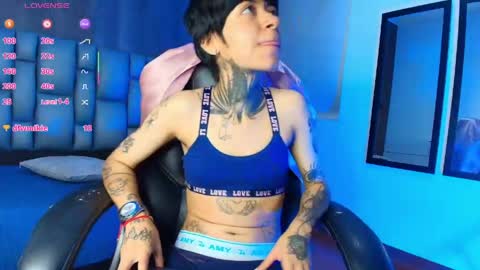 Juls online show from May 15, 8:05 pm