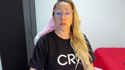 hottychrystal online show from February 8, 2:26 am