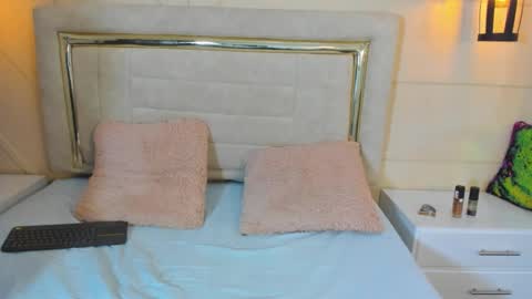 Snapshot of huddah_cam chatting on February 21, 2:38 pm huddah online show from February 21, 2:38 pm