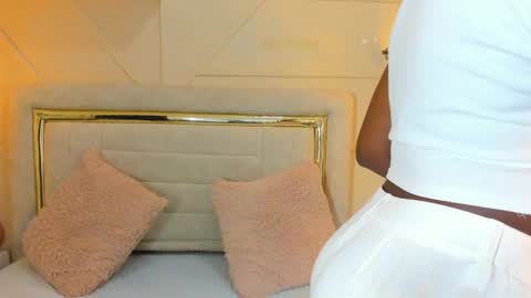 Snapshot of huddah_cam chatting on March 1, 11:17 am huddah online show from March 1, 11:17 am