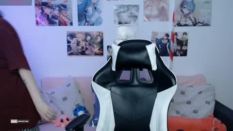 Snapshot of hugomin chatting on December 16, 5:49 am HugoMin online show from December 16, 5:49 am