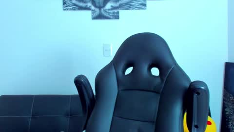 Snapshot of humber_eli chatting on March 4, 2:38 am Eli online show from March 4, 2:38 am