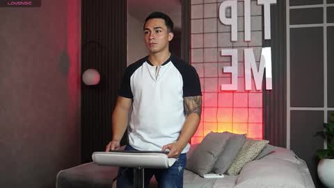 hunk_ryan online show from December 16, 12:55 pm