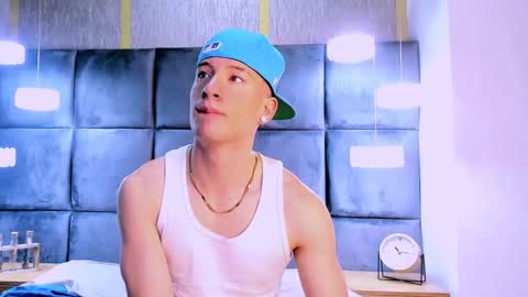 hunterheat_ online show from November 28, 12:23 pm