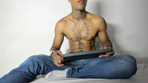 hunting_blondes online show from May 6, 11:33 pm