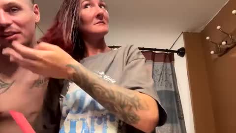 husbandandwife2011 online show from March 9, 5:55 am