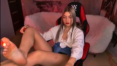 hyileyclark online show from March 19, 3:28 pm