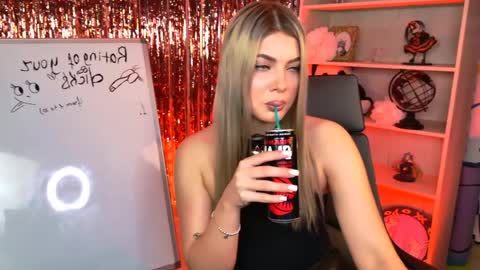 hyileyclark online show from April 4, 9:49 am