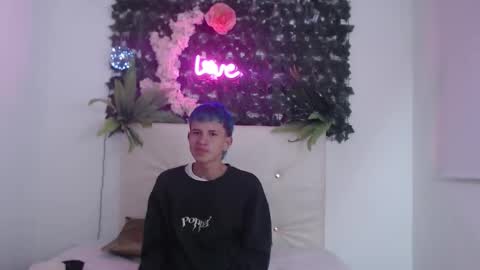 iam_lukas__ online show from September 26, 5:15 am