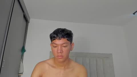 Juliiiiian online show from April 1, 11:33 am