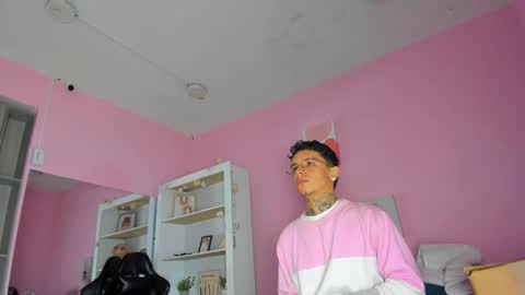 IAN CASTILLO online show from October 27, 11:10 am