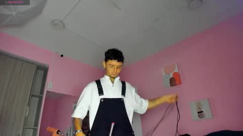 IAN CASTILLO online show from November 25, 11:20 am