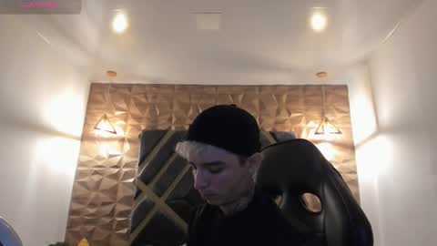 IAN CASTILLO online show from February 25, 11:14 am