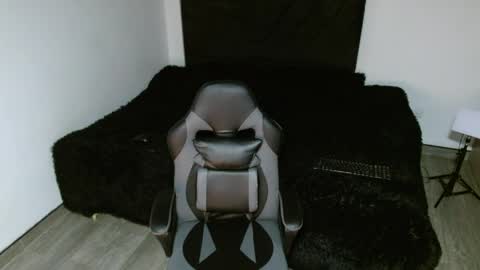 Ian Davis online show from April 7, 9:22 am