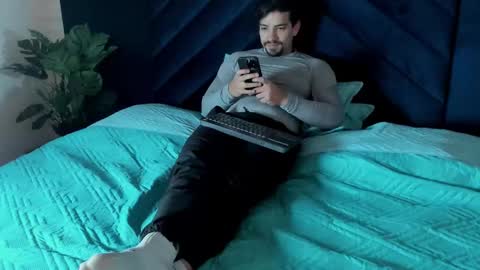 Ian Davis online show from September 12, 11:45 am