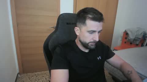 Snapshot of iberian_macho chatting on October 16, 6:35 am iberian_macho online show from October 16, 6:35 am