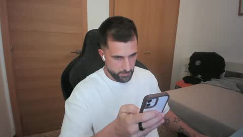 Snapshot of iberian_macho chatting on October 12, 4:10 pm iberian_macho online show from October 12, 4:10 pm