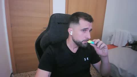 Snapshot of iberian_macho chatting on October 11, 9:36 am iberian_macho online show from October 11, 9:36 am